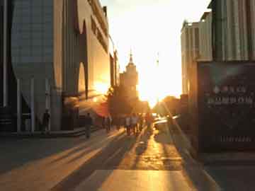 爱上海：Whether it's the Oriental Pearl Tower, the Bund, the Yu Garden, or Tianzifang
